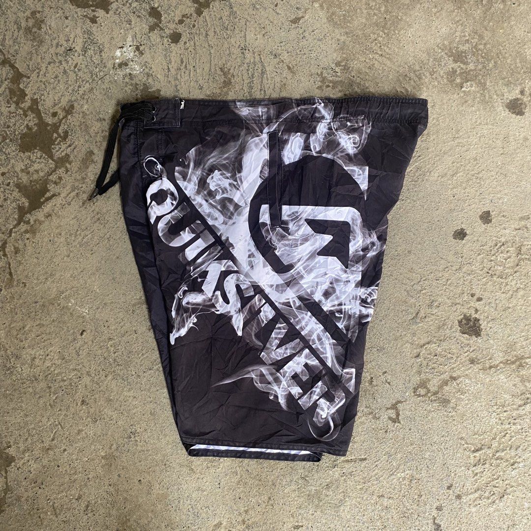 QUICK SILVER BOARDSHORT (Category: Luxury Apparel) located in Tagum. Submitted by keviincoje04271 (Listing ID 1470015351, Image 1). Description: Excellent condition No issue .
