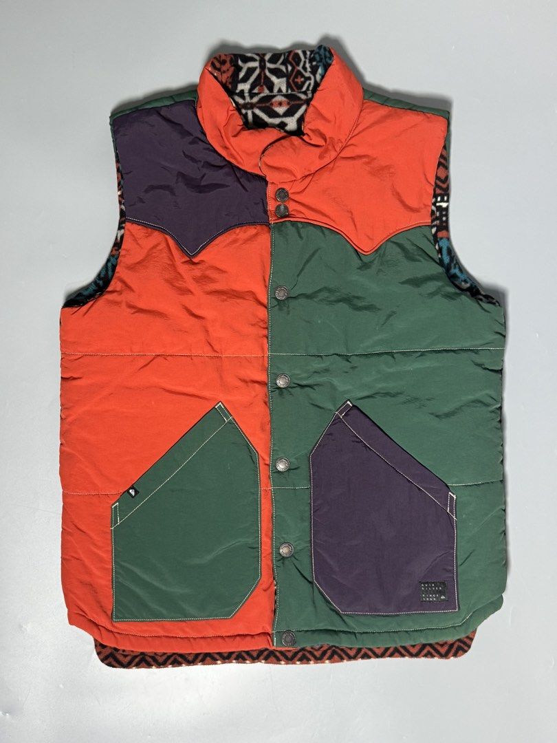 Quiksilver aztec reversible vest 2000s (Category: Vests) located in Las Pinas. Submitted by weryouat (Listing ID 1470015945, Image 3). Description: Quiksilver 2000s Vest🚨🚨🚨 Reversible Puffer Vest on other side Fits Medium-Large Excellent Condition 21"wdith 28"length 1700 only MOP BPI/GCASH SHIP VIA J&T/Lalamove PAYMENTS FIRST POLICY LAS PINAS📍.