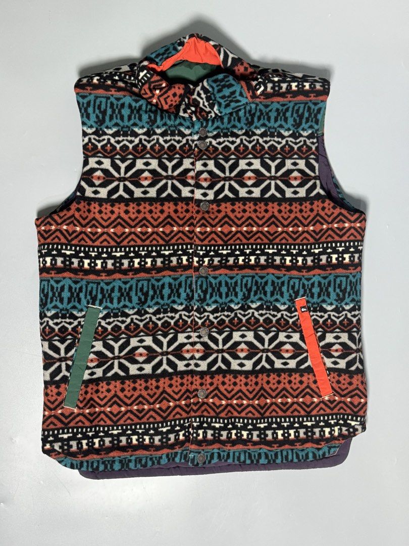 Quiksilver aztec reversible vest 2000s (Category: Vests) located in Las Pinas. Submitted by weryouat (Listing ID 1470015945, Image 1). Description: Quiksilver 2000s Vest🚨🚨🚨 Reversible Puffer Vest on other side Fits Medium-Large Excellent Condition 21"wdith 28"length 1700 only MOP BPI/GCASH SHIP VIA J&T/Lalamove PAYMENTS FIRST POLICY LAS PINAS📍.