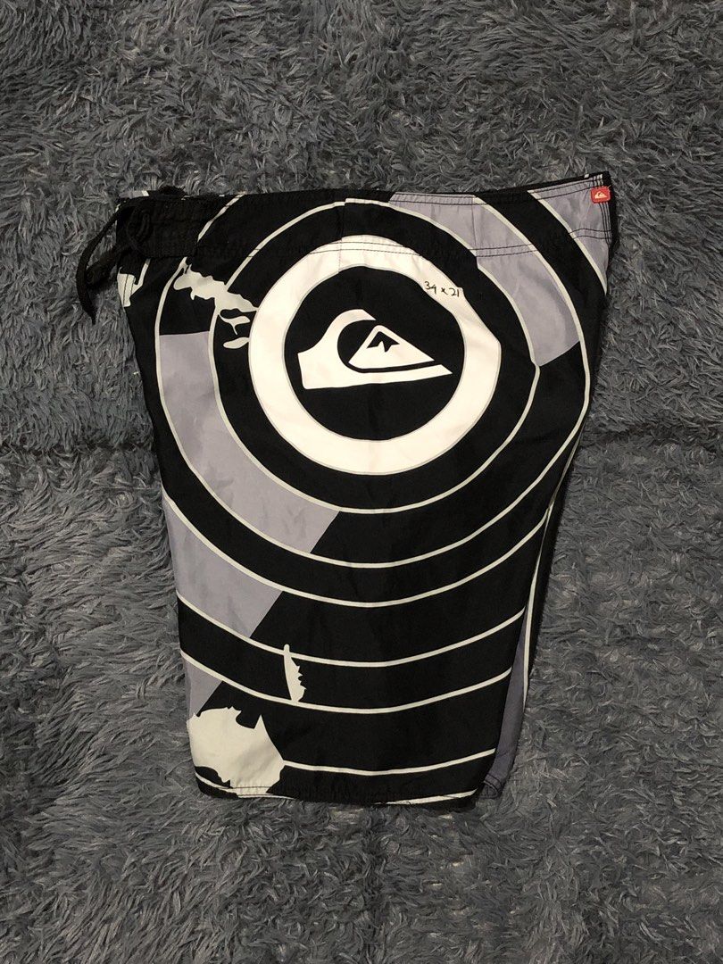 Quiksilver Biglogo (Category: Shorts) located in Manila. Submitted by raremountain00 (Listing ID 1470133105, Image 1). Description: Authentic Excellent condition Issue natanggal yung dikit .