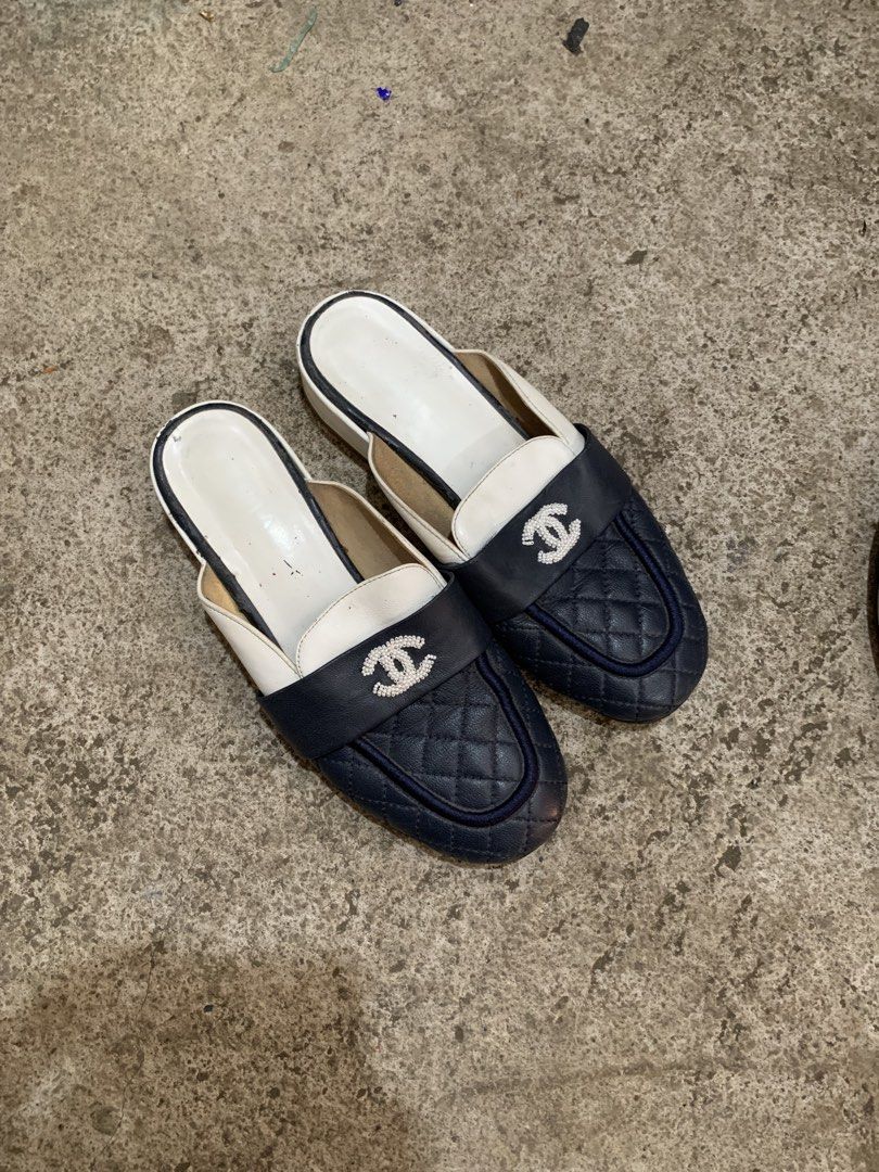 quilted mules chanel (Category: Flats & Sandals) located in Manila. Submitted by _blessmeo (Listing ID 1470090195, Image 2). Description: 36 eur on tag in decent condition quilted pearls with scratch, dirt & drags (especially in toe part) still looks good to wear! .