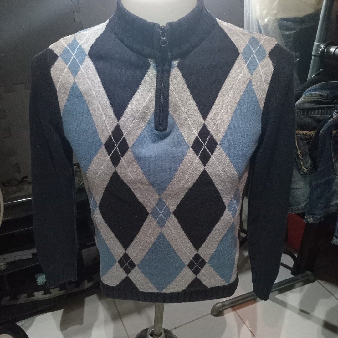 Knitted Quarter-Zip Sweater (MEN) (Category: Coats, Jackets and Outerwear) located in Angono. Submitted by thrifted.fashionshop (Listing ID 1470098091, Image 1). Description: Fit - medium *knitted *q-zip <COLORS MAY VARY DUE TO LIGHTING> MOP : Gcash only COURIER : Jnt / Lalamove REMINDER : Shipping fee ay hindi kasama sa presyo ng item.
