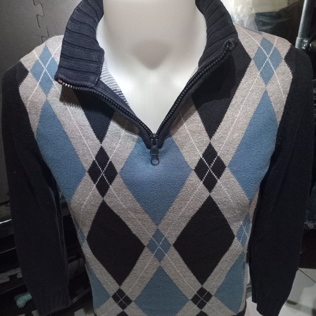 Knitted Quarter-Zip Sweater (MEN) (Category: Coats, Jackets and Outerwear) located in Angono. Submitted by thrifted.fashionshop (Listing ID 1470098091, Image 2). Description: Fit - medium *knitted *q-zip <COLORS MAY VARY DUE TO LIGHTING> MOP : Gcash only COURIER : Jnt / Lalamove REMINDER : Shipping fee ay hindi kasama sa presyo ng item.