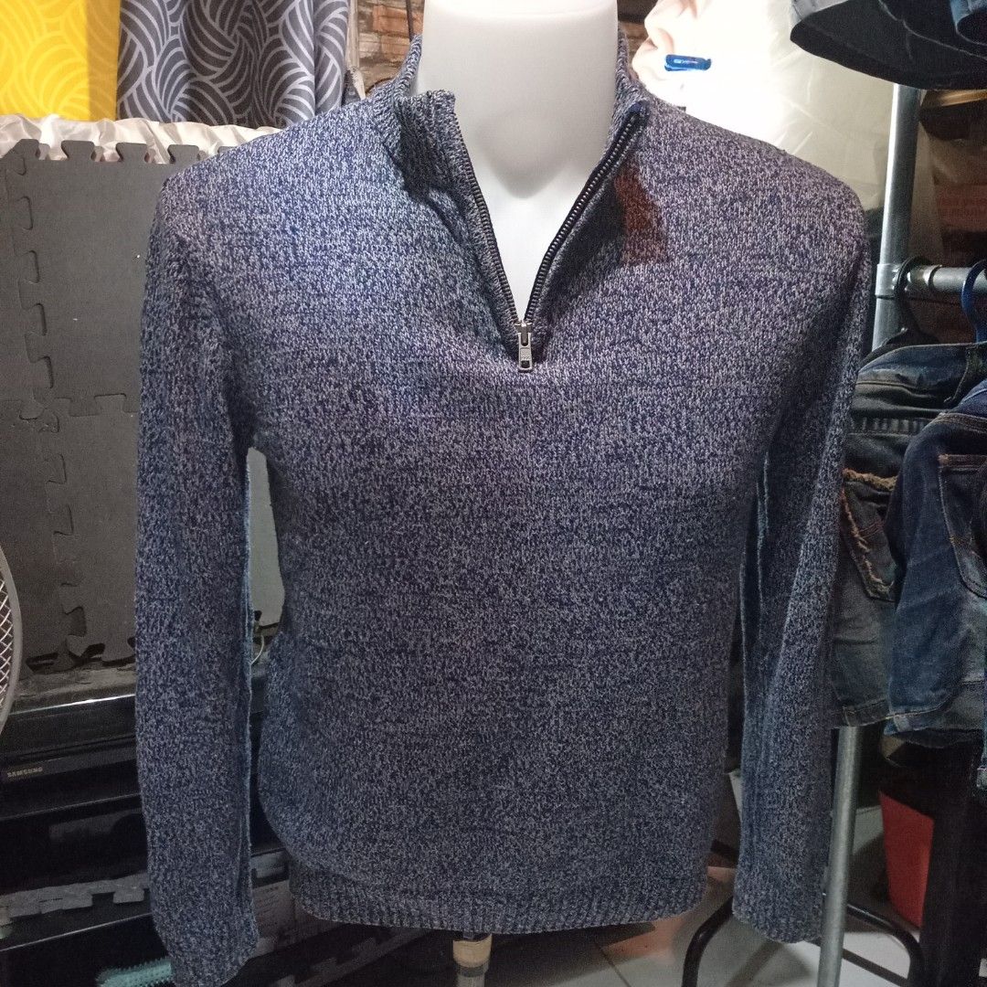 Knitted Quarter-Zip Sweater (MEN) (Category: Coats, Jackets and Outerwear) located in Angono. Submitted by thrifted.fashionshop (Listing ID 1470100591, Image 2). Description: Fit - med/large *knitted *q-zip <COLORS MAY VARY DUE TO LIGHTING> MOP : Gcash only COURIER : Jnt / Lalamove REMINDER : Shipping fee ay hindi kasama sa presyo ng item.