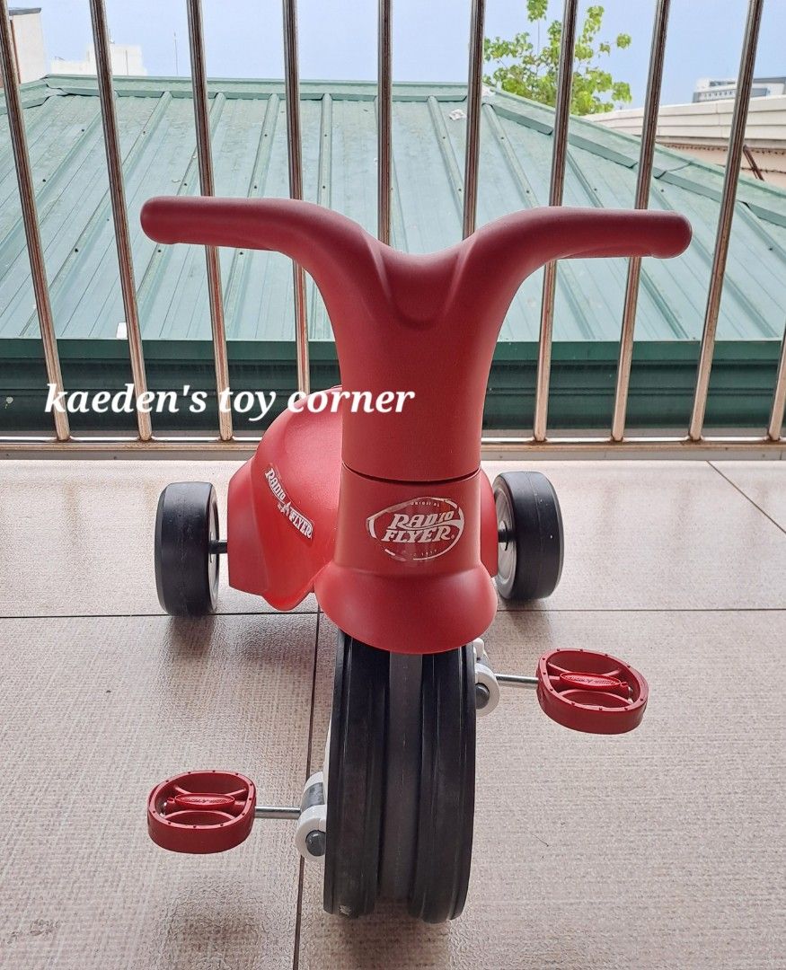 Radio FlyerScoot 2 pedal (Category: Kids Toys) located in Cebu City. Submitted by kaedenscebu (Listing ID 1470098712, Image 3). Description: Radio Flyer Scoot 2 Pedal ▪︎Age suitable : 1-3 yrs old ▪︎2n1 toddler ride on & tricyle ▪︎Foot to floor ride on / scoot toy ▪︎Pedals fold out or snap back easily ▪︎Weight capacity : 19kg ▪︎Ergonomic contoured seat ▪︎Indoor & outdoor play ▪︎With covered trunk at the back ▪︎Built with wide wheels ▪︎Durable & hi
