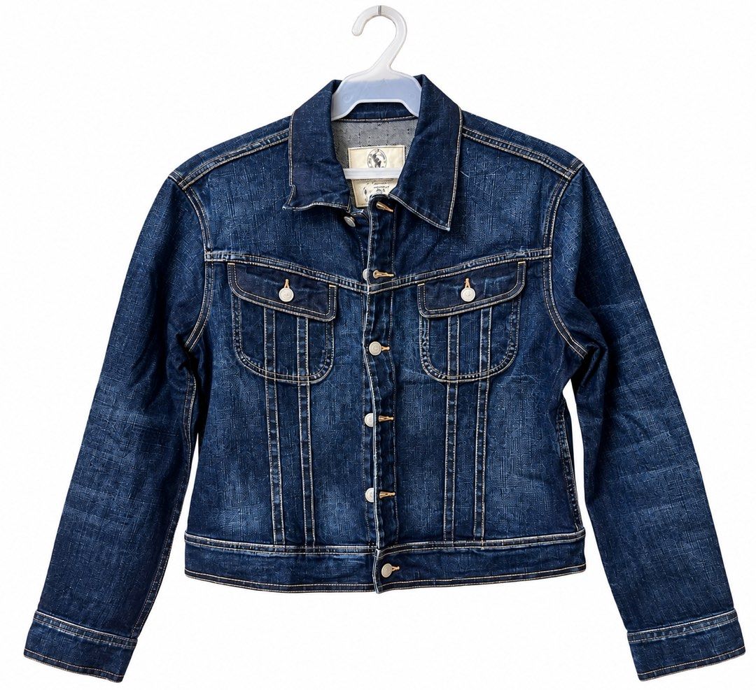New Ralph Lauren Dark Blue Denim Jacket (Category: Coats, Jackets and Outerwear) located in Manila. Submitted by bellejnc (Listing ID 1470126788, Image 1). Description: AUTHENTIC RALPH LAUREN DENIM JACKET 🤎 ✨ Never been used! 💰 Original price: ₱23,000+ 🏷️ Selling for only ₱2,000! A great deal for an authentic Ralph Lauren piece. Timeless denim jacket that’s perfect for everyday styling. 📩 Message me if interested! First come, first served. - 