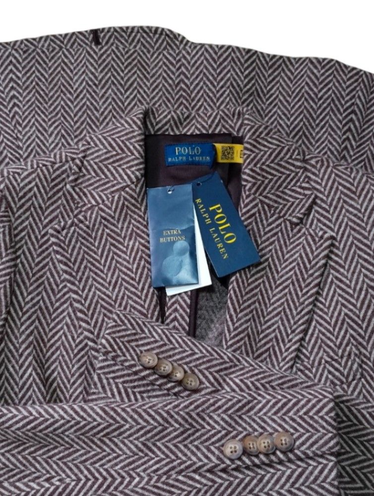 Ralph Lauren Blazer (Category: Luxury Apparel) located in Caloocan City. Submitted by modishthriftstore (Listing ID 1470111150, Image 3). Description: Ralph Lauren Herringbone blazer* Tailored Fit* Authentic* Padded Shoulder Original SRP: P50, 000+ ❤Small S:15 C:17 L:27 Loc: North Caloocan.