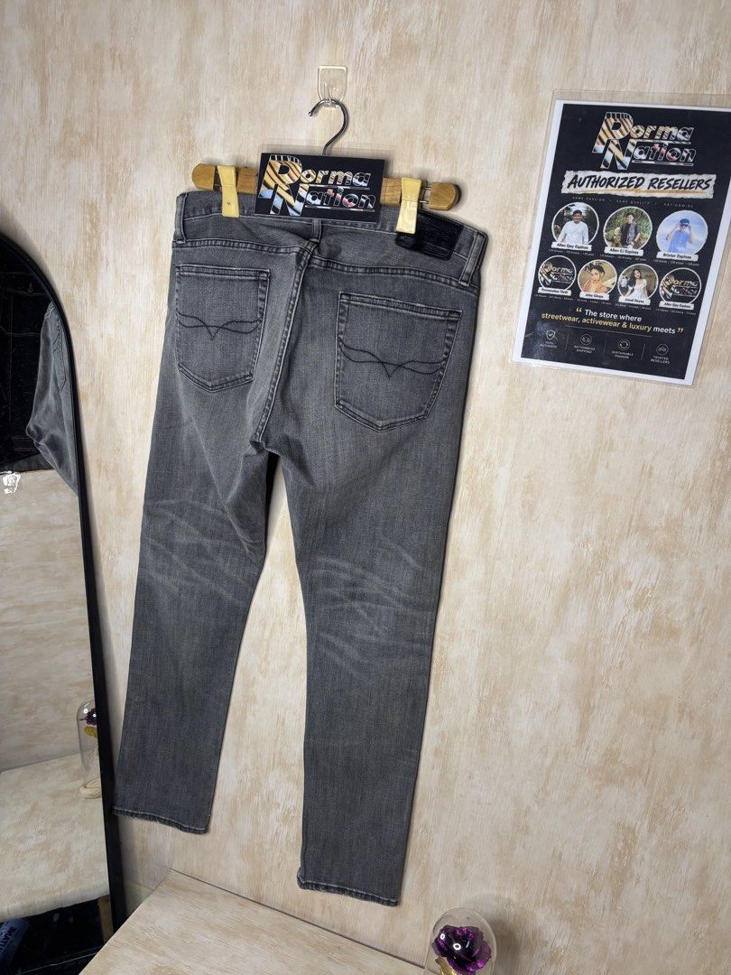 RALPH LAUREN GRAY WASHED DENIM PANTS (STRETCHABLE) (Category: Jeans) located in Cabuyao City. Submitted by pormanation-thrift-store (Listing ID 1469998249, Image 2). Description: RALPH LAUREN GRAY WASHED DENIM PANTS (STRETCHABLE) Condition: LIKE NEW Color rate: 10/10 ( PWEDE SA MASELAN) Size: 32 Dimes: 34”Wx39.5”L Issue: NONE‼️ Price: 1500.