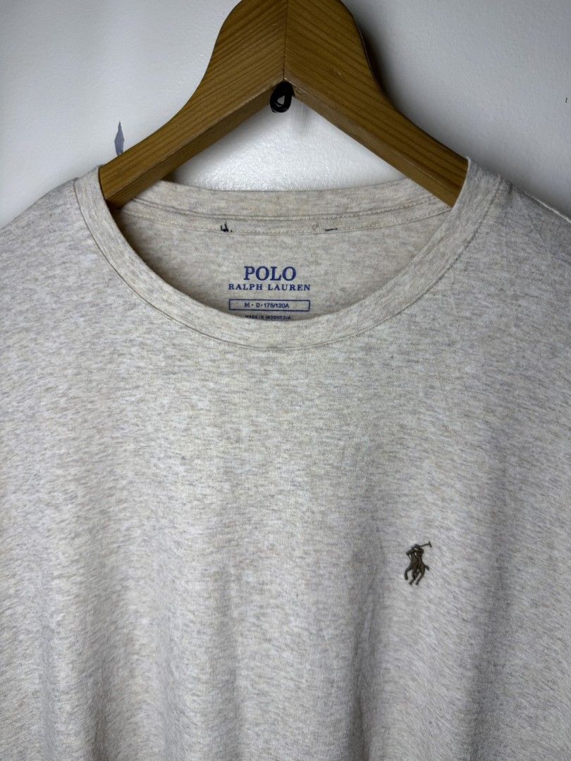 RALPH LAUREN HEATHER BROWN SWEATER (Category: Formal Shirts) located in Manila. Submitted by lunaras_declutter (Listing ID 1470107154, Image 3). Description: MEDIUM LIKE NEW.