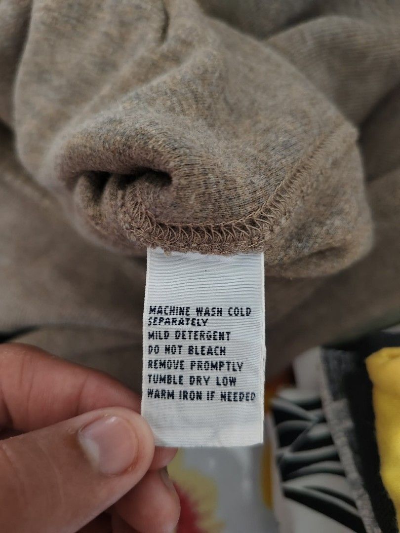 RALPH LAUREN HOODIE (Category: Coats, Jackets and Outerwear) located in Tubigon. Submitted by negosyanthrift (Listing ID 1469981023, Image 3). Description: Size:Medium 22x25.5 Issue small whole Good condition Need wash only 🏷️299+sf.