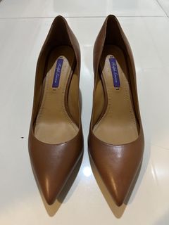 (Category: ) located in . Submitted by miss.manolos.closet (Listing ID 1469947884, Image 1). Description: .