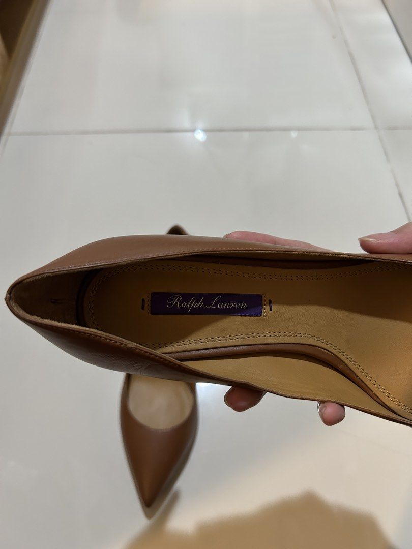 Ralph Lauren Pumps EU 38.5 (Category: Heels) located in Makati City. Submitted by miss.manolos.closet (Listing ID 1469947884, Image 3). Description: This runs big, fits in my 25.5 cm feet (a bit snug though).