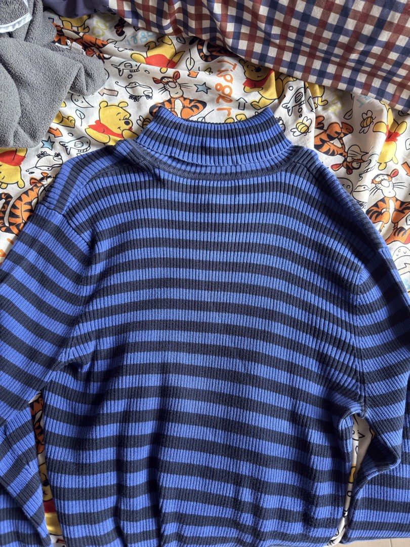 Ralph Lauren Turtleneck Sweater (Category: Coats, Jackets and Outerwear) located in Quezon City. Submitted by katrinaroncales_ (Listing ID 1470009603, Image 1). Description: Size: XL Rfs: Decluttering.