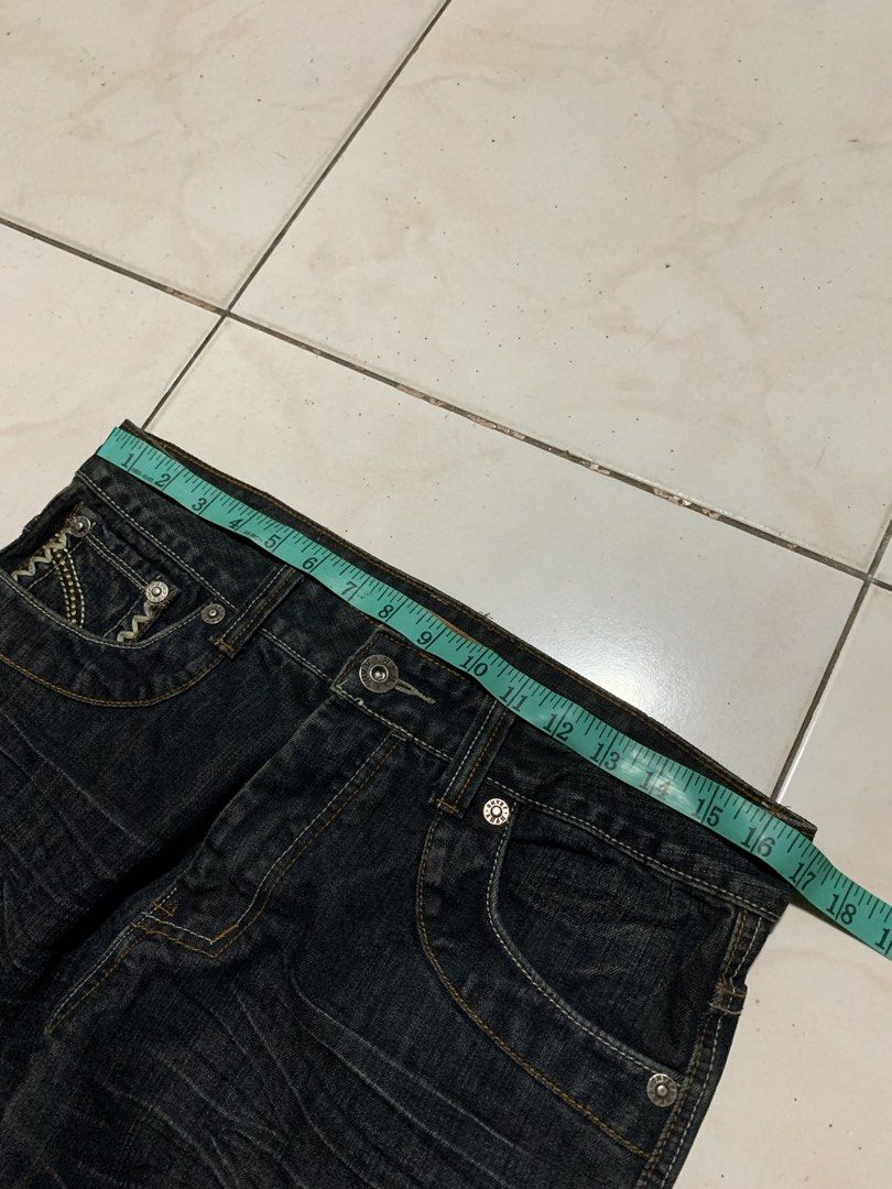 Random Wash Boot Cut Jeans (Category: Jeans) located in Kabacan. Submitted by mansourrrrrr (Listing ID 1470058913, Image 3). Description: Random Wash Boot Cut Jeans Hard Denim Waistline: 33-34 Length: 43 Leg Opening: 8.