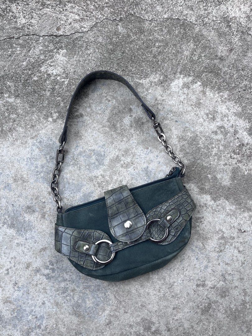 Random y2k shoulder bag (Category: Shoulder Bags) located in M'Lang. Submitted by sourcevtg_thrft (Listing ID 1469959717, Image 1). Description: - dark green shoulder bag - suede-like body - faux-crocodile leather trim, silver-tone O-ring hardware, snap-tab front closures, and a chain-and-leather shoulder strap..