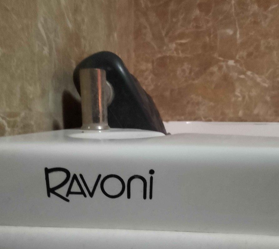 RAVONI Jacuzzi Bathtub (Category: Bathroom & Kitchen Fixtures) located in San Fernando, Camarines Sur. Submitted by aboadam (Listing ID 1470023284, Image 2). Description: - Model: Ravoni M1712 hydro-massage bathtub - Dimensions: 1780 x 1300 x 720 mm - Finish: Premium white acrylic with integrated chrome fixtures - Comfort: Dual headrests and left-side grab handle - Performance: Multiple back and side jets powered by 220V, 60Hz (1100W) - Includes: