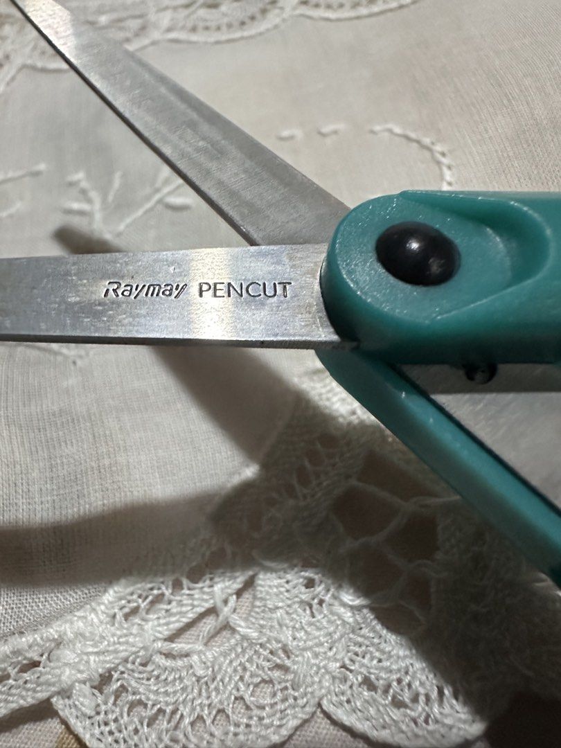 Raymay Pencut SH-601 Foldable Pen Type Scissor Blue (Category: Stationery & School Supplies) located in Davao. Submitted by favoritepreloved (Listing ID 1470125249, Image 3). Description: 💜 Price per piece 💜 Brand new condition 💜 Fix price.