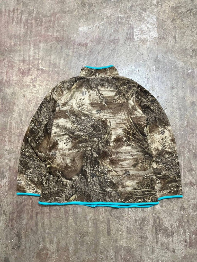 Realtree Camo Fleece Zip Up Jacket (Category: Coats, Jackets and Outerwear) located in Cavite. Submitted by giankarl1608 (Listing ID 1470057015, Image 2). Description: Flaw: none (best fit LARGE) W 22 L 27.