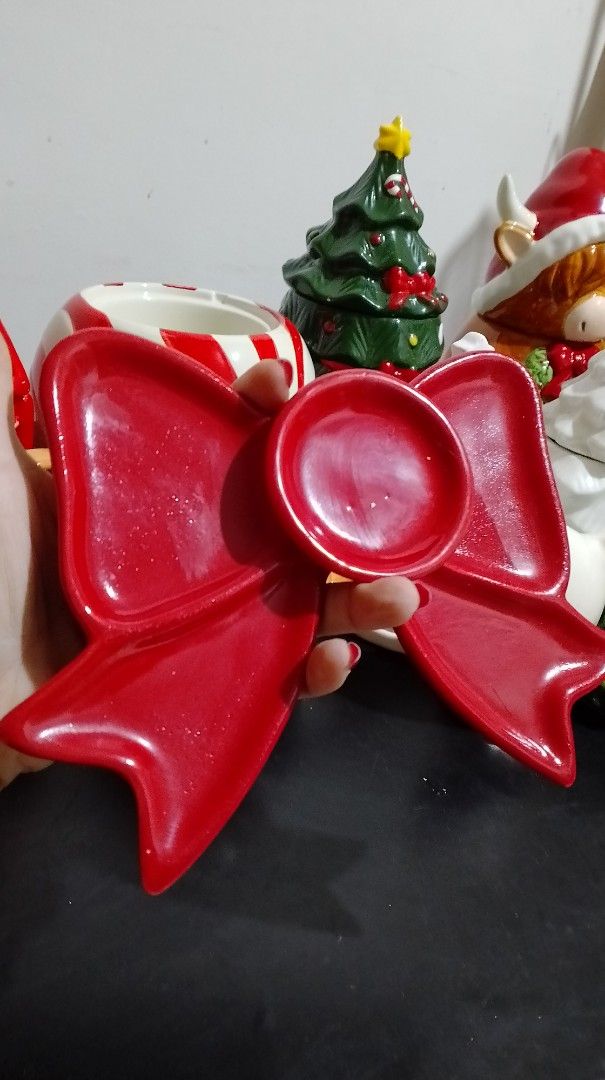 Red Christmas bow ceramic snack tray holiday dish (Category: Dinnerware & Cutlery) located in San Pablo. Submitted by elijasam (Listing ID 1470132913, Image 1). Description: - Festive bright red ceramic serving dish shaped like a holiday bow - Features 2 side compartments and a center round spot for snacks or candy - Beautiful glossy finish for a premium holiday look - Perfect for Christmas parties, table decor, or holding small treats - Clean sh