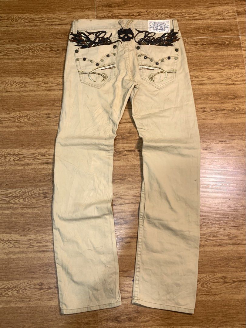 Red Pepper Japan & Co. Khaki Pants (Category: Chinos) located in Davao. Submitted by legitseller1111 (Listing ID 1470091632, Image 2). Description: - Brand: Red Pepper Japan & Co. - Material: 100% Cotton (Made in Korea) - Color: Solid beige/khaki - Fit: Classic straight fit - Details: Detailed back pocket embroidery and skull graphic near the waistband - Care: Machine washable.