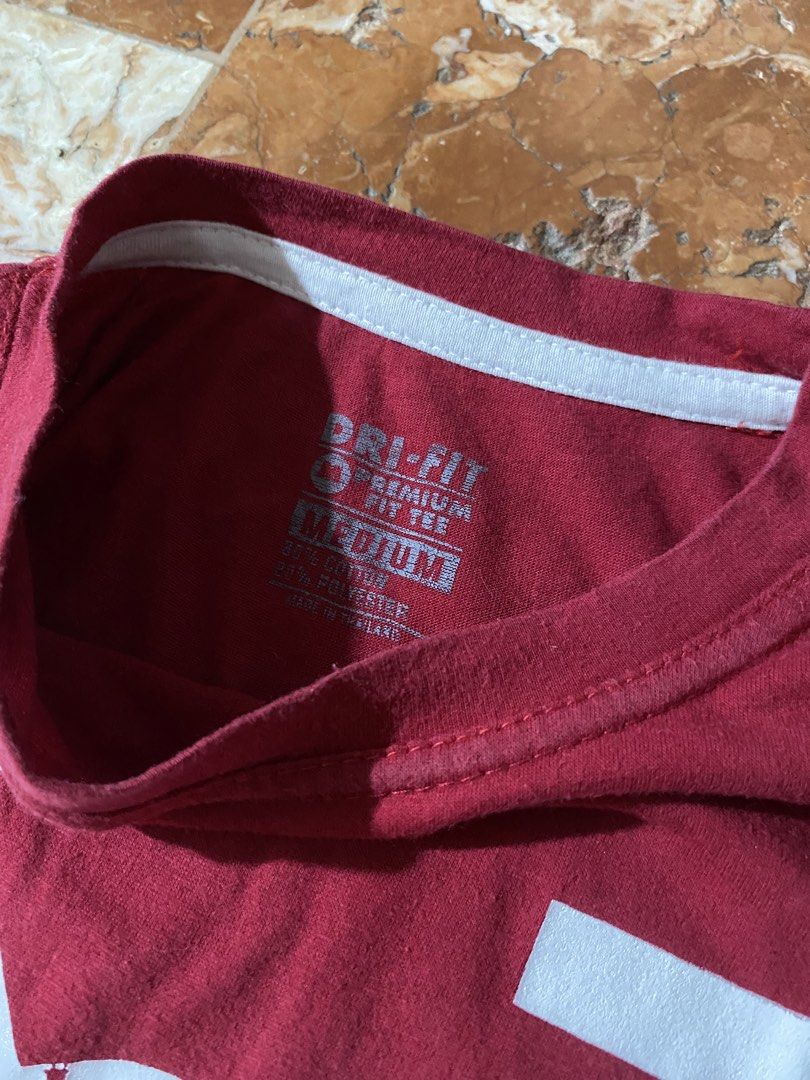 Red Top (Category: Shirts) located in Pasig City. Submitted by minnie.12 (Listing ID 1470129816, Image 3). Description: Free for 350 + pesos purchase .