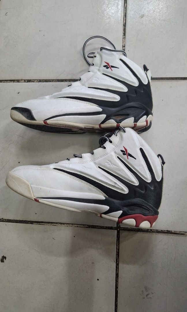 REEBOK 1990'S THE BLAST WHITE AND BLACK (Category: Sneakers) located in Antipolo. Submitted by goldentiger-ac44 (Listing ID 1470092625, Image 1). Description: REEBOK THE BLAST WHITE AND BLACK Size 6.5 men's euro 38.5, cm 24.5 Excellent condition.