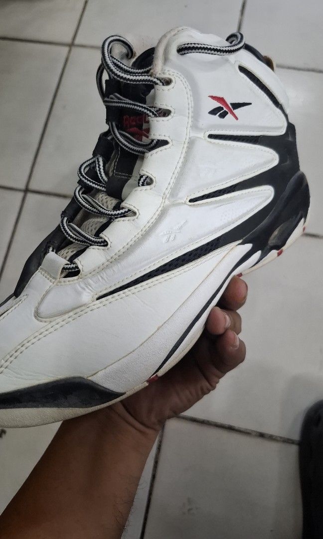 REEBOK 1990'S THE BLAST WHITE AND BLACK (Category: Sneakers) located in Antipolo. Submitted by goldentiger-ac44 (Listing ID 1470092625, Image 3). Description: REEBOK THE BLAST WHITE AND BLACK Size 6.5 men's euro 38.5, cm 24.5 Excellent condition.