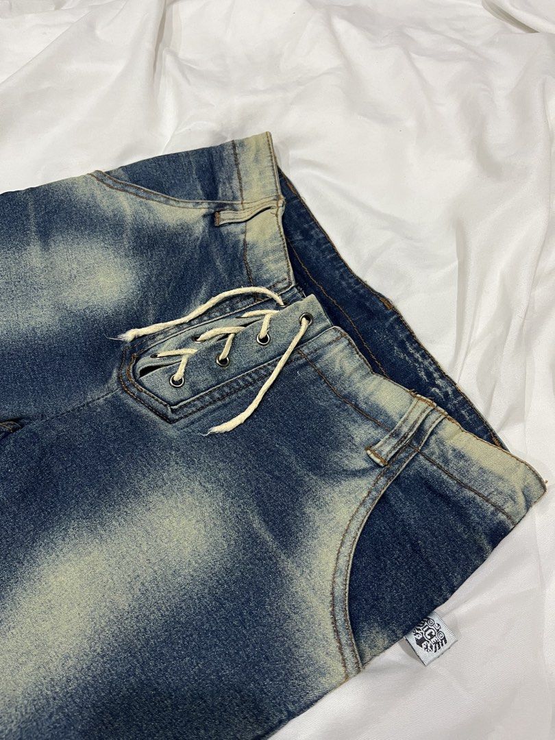ICE Blue Retro Flare Jeans from Australia (Category: Jeans) located in Paranaque City. Submitted by daiihyu (Listing ID 1469979327, Image 3). Description: Blue denim flare jeans with a faded wash and raw hem. Unworn and perfect for a Y2K-inspired outfit. Size: 6 (will include actual dimensions) 📍 Location: Parañaque City 📦 Shipping available (shipping fee c/o buyer) 💸 Payment: Gcash/Maya/BDO ❌ No COD No return/refund/exchange once purchased. P