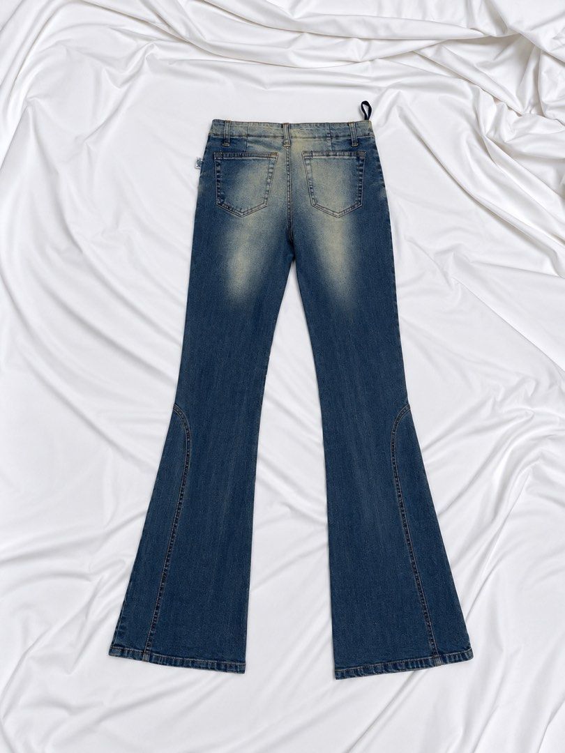 ICE Blue Retro Flare Jeans from Australia (Category: Jeans) located in Paranaque City. Submitted by daiihyu (Listing ID 1469979327, Image 2). Description: Blue denim flare jeans with a faded wash and raw hem. Unworn and perfect for a Y2K-inspired outfit. Size: 6 (will include actual dimensions) 📍 Location: Parañaque City 📦 Shipping available (shipping fee c/o buyer) 💸 Payment: Gcash/Maya/BDO ❌ No COD No return/refund/exchange once purchased. P
