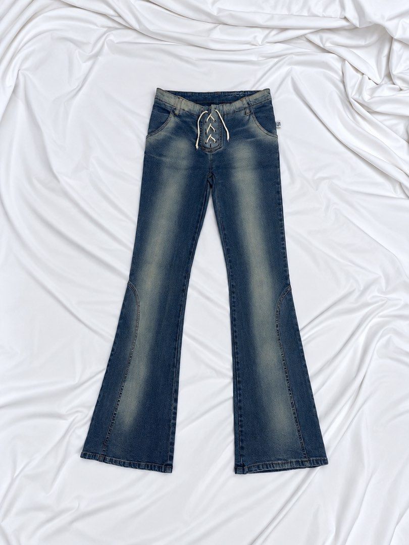 ICE Blue Retro Flare Jeans from Australia (Category: Jeans) located in Paranaque City. Submitted by daiihyu (Listing ID 1469979327, Image 1). Description: Blue denim flare jeans with a faded wash and raw hem. Unworn and perfect for a Y2K-inspired outfit. Size: 6 (will include actual dimensions) 📍 Location: Parañaque City 📦 Shipping available (shipping fee c/o buyer) 💸 Payment: Gcash/Maya/BDO ❌ No COD No return/refund/exchange once purchased. P