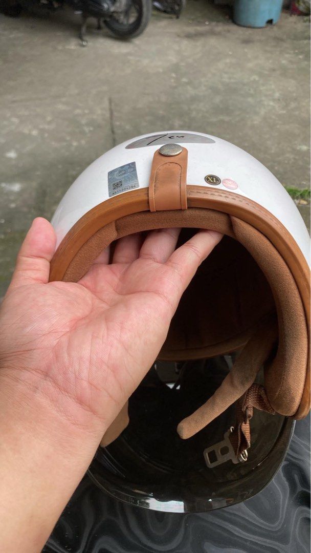 Retro White Open Face Helmet with Visor Size XL (Category: Caps & Hats) located in Manila. Submitted by drake21_mountain (Listing ID 1469977726, Image 2). Description: - Type: Open face motorcycle helmet - Color/Style: White shell with stylish brown trim and inner padding - Size: XL (tagged at the back) - Visor: Dark tinted bubble visor included (snap-on) - Closure: Red quick-release buckle (fully functional) - Condition: Outer shell has normal u