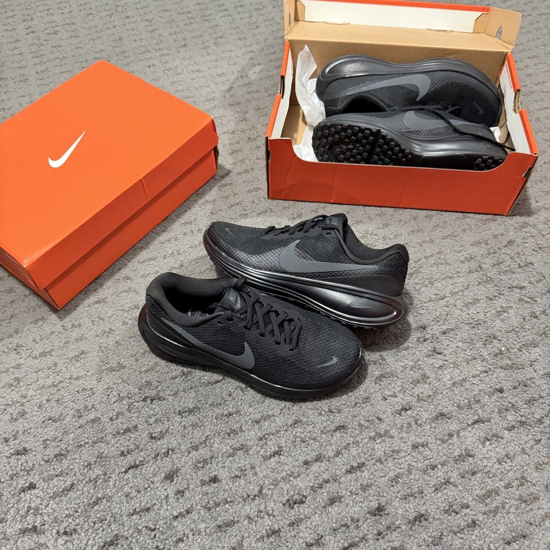 Revolution 8 “Black” (Category: Sneakers) located in Cavite. Submitted by acentials (Listing ID 1470065016, Image 1). Description: Revolution 8 “Black” sz 5.5w sz 7w Php 1,498.