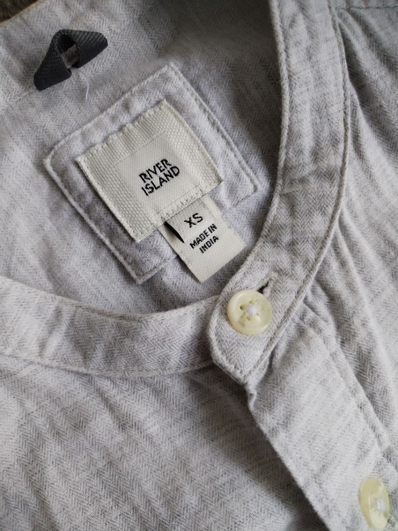 River Island White Button-Down Longsleeve Polo Shirt (Category: Tshirts & Polo Shirts ) located in Cavite. Submitted by benta.ni.jm (Listing ID 1470026962, Image 2). Description: Size: M Dimensions: 18.5 x 26.5 Condition: 9.5/10 Color Rate: 9.5/10 Issue: 📩📩📩.