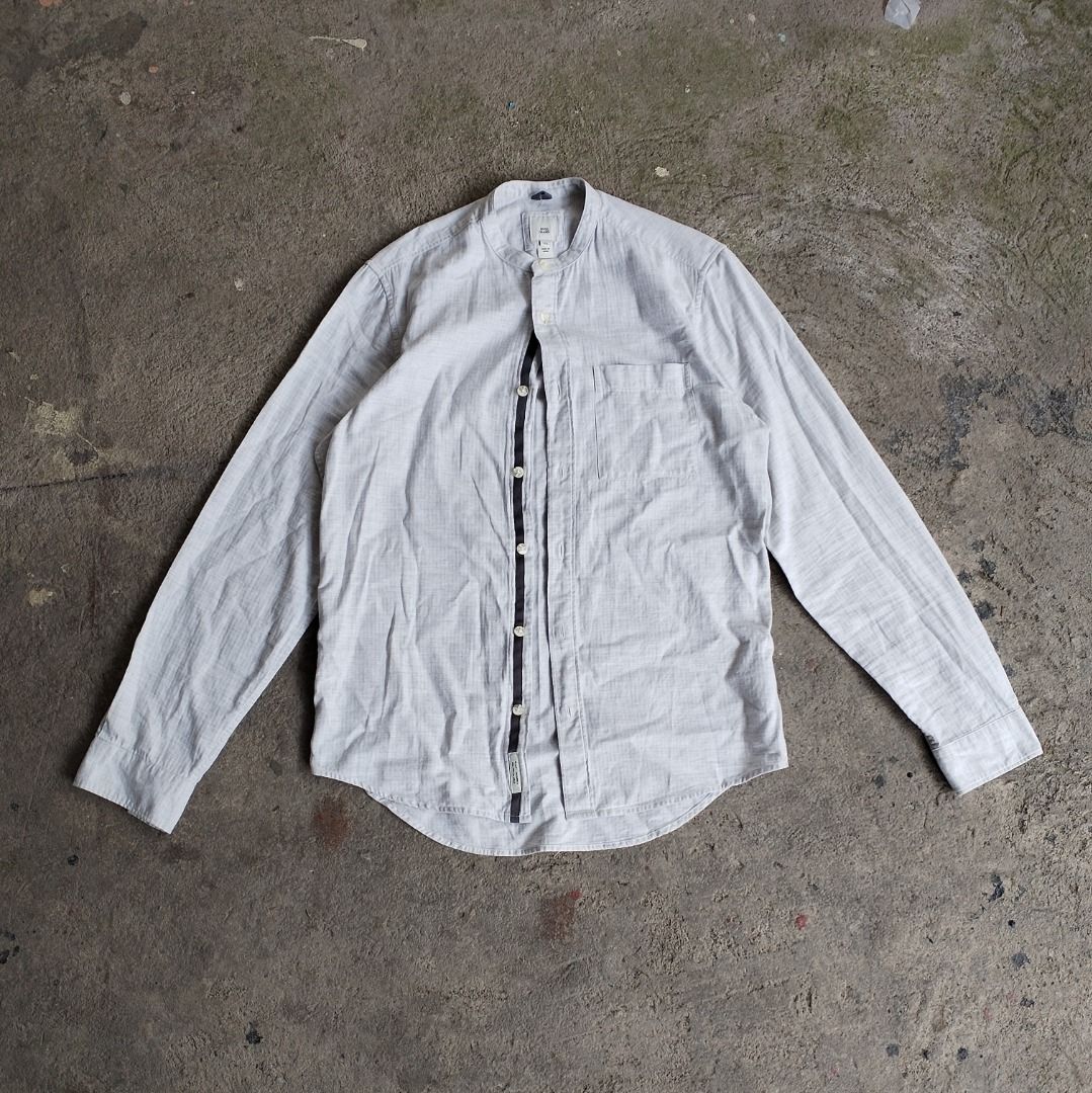 River Island White Button-Down Longsleeve Polo Shirt (Category: Tshirts & Polo Shirts ) located in Cavite. Submitted by benta.ni.jm (Listing ID 1470026962, Image 1). Description: Size: M Dimensions: 18.5 x 26.5 Condition: 9.5/10 Color Rate: 9.5/10 Issue: 📩📩📩.