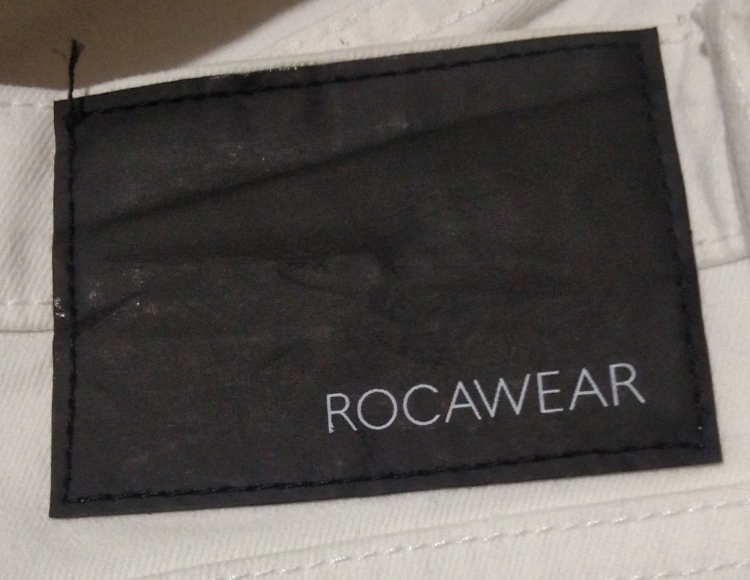 Rocawear white short (Category: Activewear) located in Manila. Submitted by aj.bermundo (Listing ID 1470022538, Image 3). Description: for sale rocawear white size 38 on tag VERRY good condition no issue pm Lang po sa may gusto Batasan QC location .