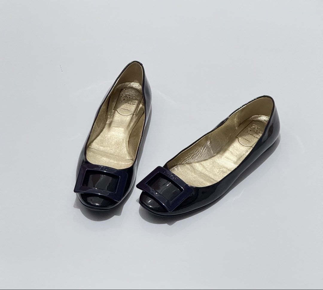 Roger Vivier (Category: Flats & Sandals) located in Quezon City. Submitted by byuklph (Listing ID 1470128706, Image 3). Description: Authentic 💯size38.5/25cm🦋 Excellent condition Normal signs of used .