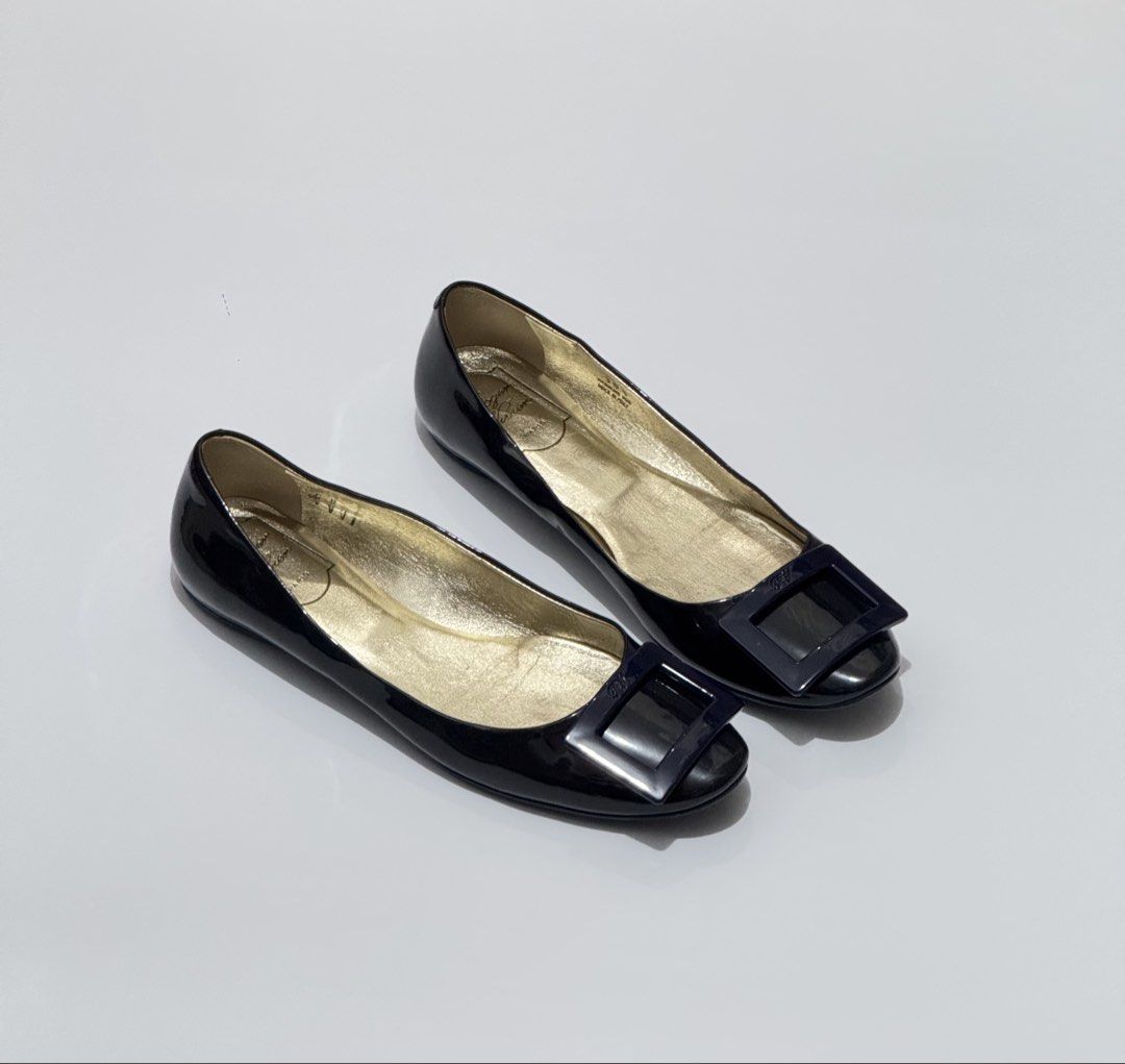 Roger Vivier (Category: Flats & Sandals) located in Quezon City. Submitted by byuklph (Listing ID 1470128706, Image 1). Description: Authentic 💯size38.5/25cm🦋 Excellent condition Normal signs of used .