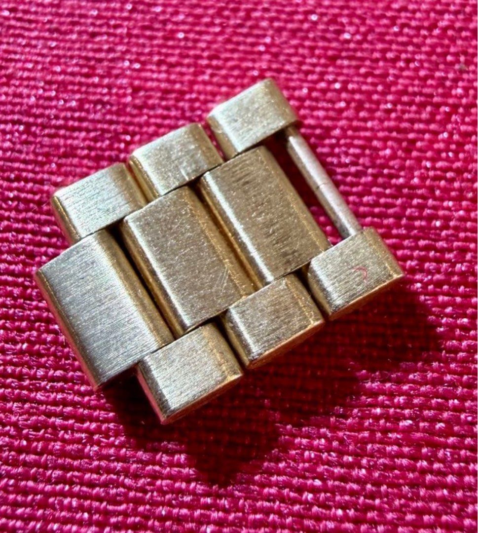 Rolex 18k Links (Category: Women's Watches) located in Bulacan. Submitted by youlovewatches (Listing ID 1469988188, Image 2). Description: 42,000 Php 14,000/link.