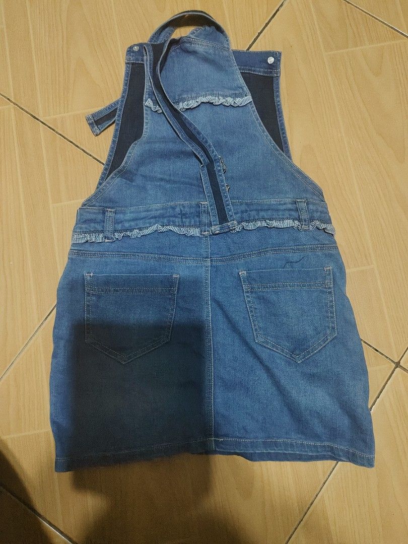 Romper Skirt (Category: Babies & Kids Fashion) located in Bacoor. Submitted by annsarisaristore (Listing ID 1470006111, Image 2). Description: Grizzly size Large on tag.