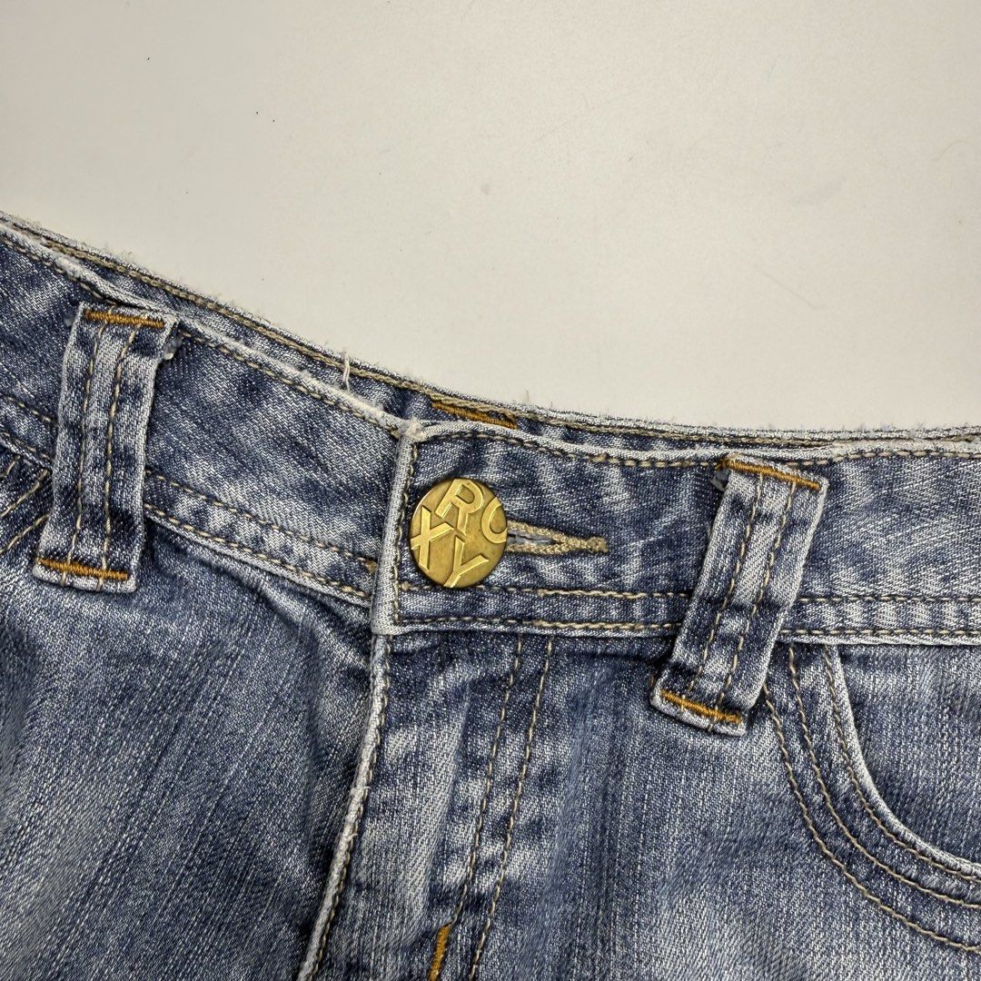 Roxy Denim Cutoff Shorts y2k (Category: Shorts) located in Quezon City. Submitted by beastmnl (Listing ID 1470039046, Image 3). Description: Size 3 Waist 31 .