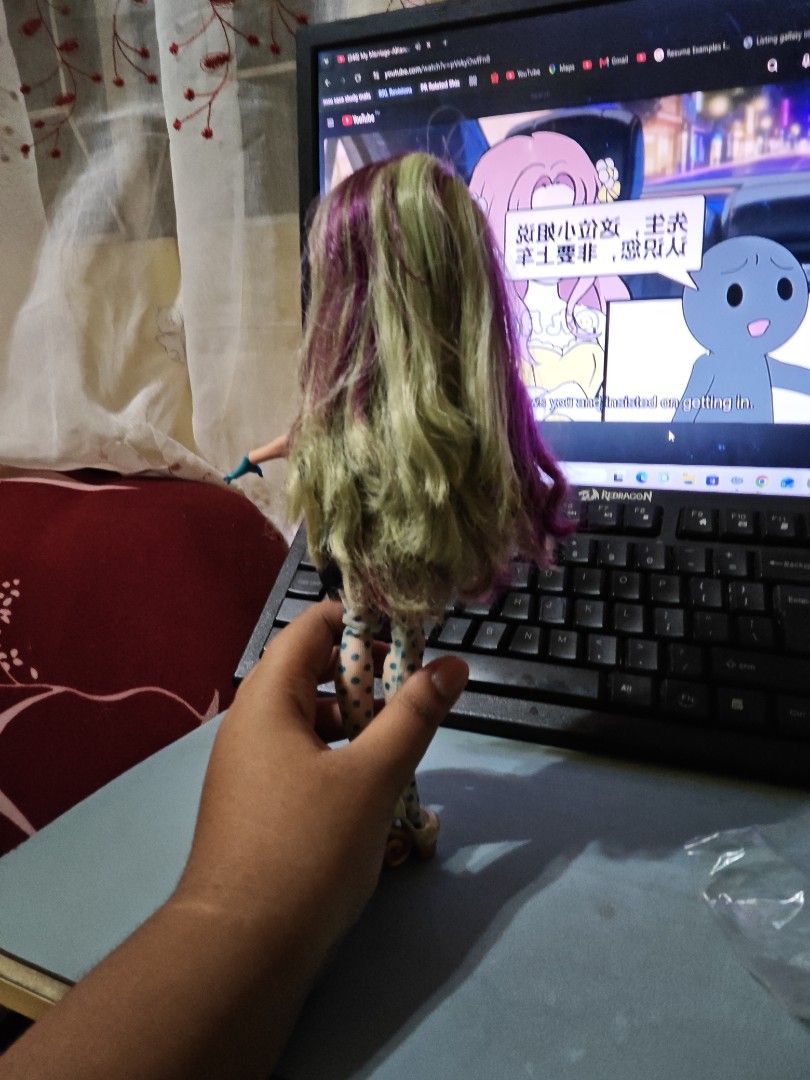 RUSH: EAH/Ever After High Madeline Hatter Doll (Category: Kids Toys) located in Polomolok. Submitted by sachsoup (Listing ID 1470109142, Image 2). Description: missing certain accessories: right cuff, right earring, bag, and ring rush selling cs need ko money to buy a stylus. lp na po yung 1500, baka mapost to kasi "overpriced" amp 😭😭😭.