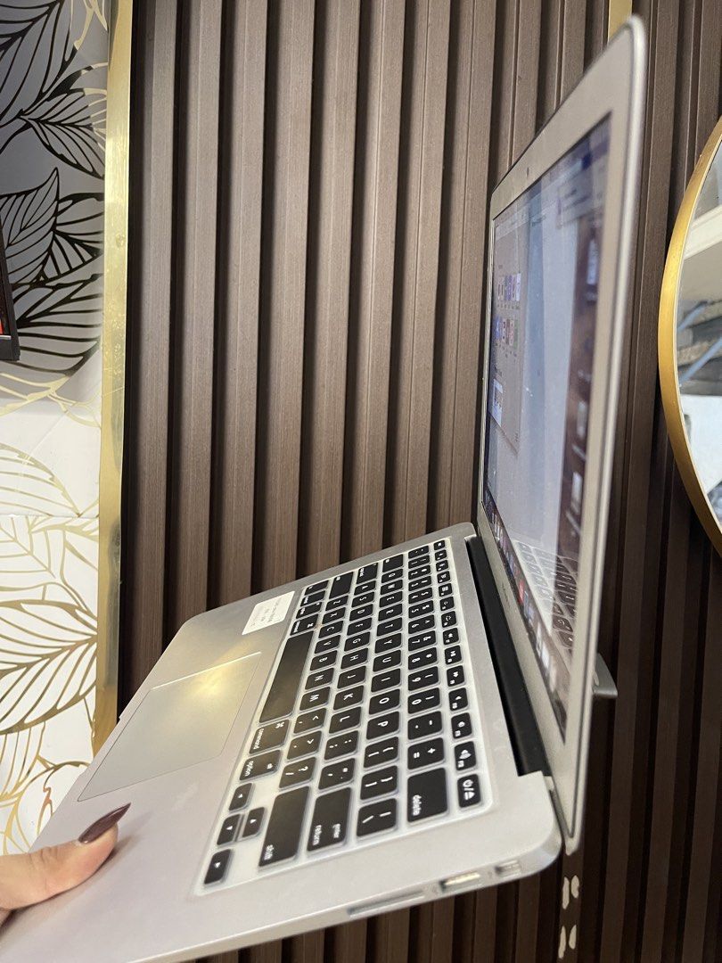 Rush sale MACBOOK AIR (Category: Laptops & Notebooks) located in Manila. Submitted by oddgem_676fe6 (Listing ID 1470095510, Image 3). Description: .