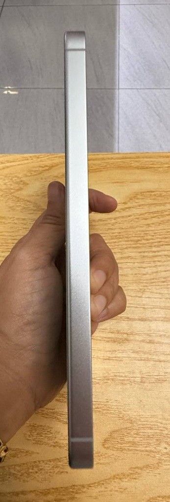 S24 FE (Category: Samsung) located in Manila. Submitted by shandarfa49055 (Listing ID 1469956689, Image 2). Description: - Model: Samsung Galaxy S24 FE - Storage: 128GB - Condition: Excellent physical condition with clean screen and smooth edges - Features: Vibrant display, sleek design, Type-C port - Ideal for daily use, photography, and gaming - Fast and reliable performance MOP: Gcash, MariBank, BDO. RFS: New Phone.