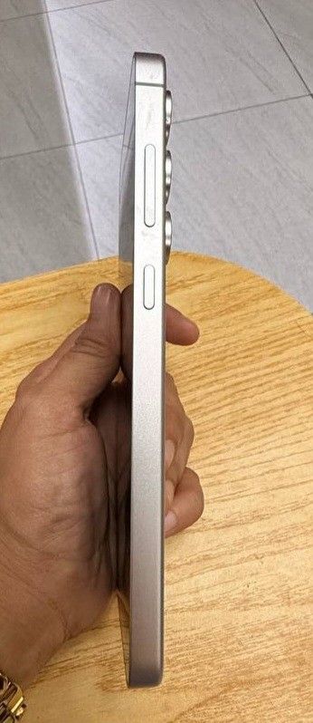 S24 FE (Category: Samsung) located in Manila. Submitted by shandarfa49055 (Listing ID 1469956689, Image 3). Description: - Model: Samsung Galaxy S24 FE - Storage: 128GB - Condition: Excellent physical condition with clean screen and smooth edges - Features: Vibrant display, sleek design, Type-C port - Ideal for daily use, photography, and gaming - Fast and reliable performance MOP: Gcash, MariBank, BDO. RFS: New Phone.