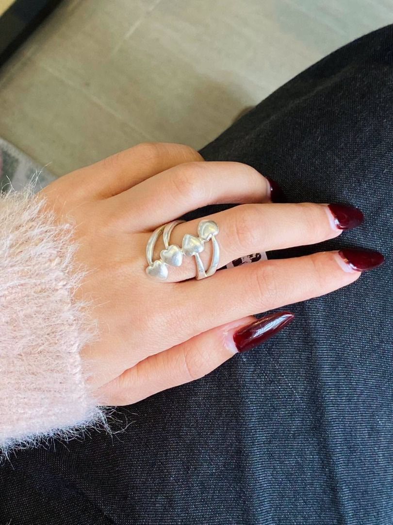 S5.5 VINTAGE HEARTS SILVER RING (Category: Rings) located in Baguio. Submitted by asna_taku (Listing ID 1470053952, Image 3). Description: 🤍✨ VINTAGE HEARTS SILVER RING ✨🤍 A charming vintage treasure filled with love! 💕 Featuring a beautiful arrangement of silver hearts with a unique openwork design, creating a romantic yet elegant statement piece. Its bold, artistic style adds a touch of vintage charm to any outfit. 💍✨ 🤍 Size: 5.5 ⚖️ Weight
