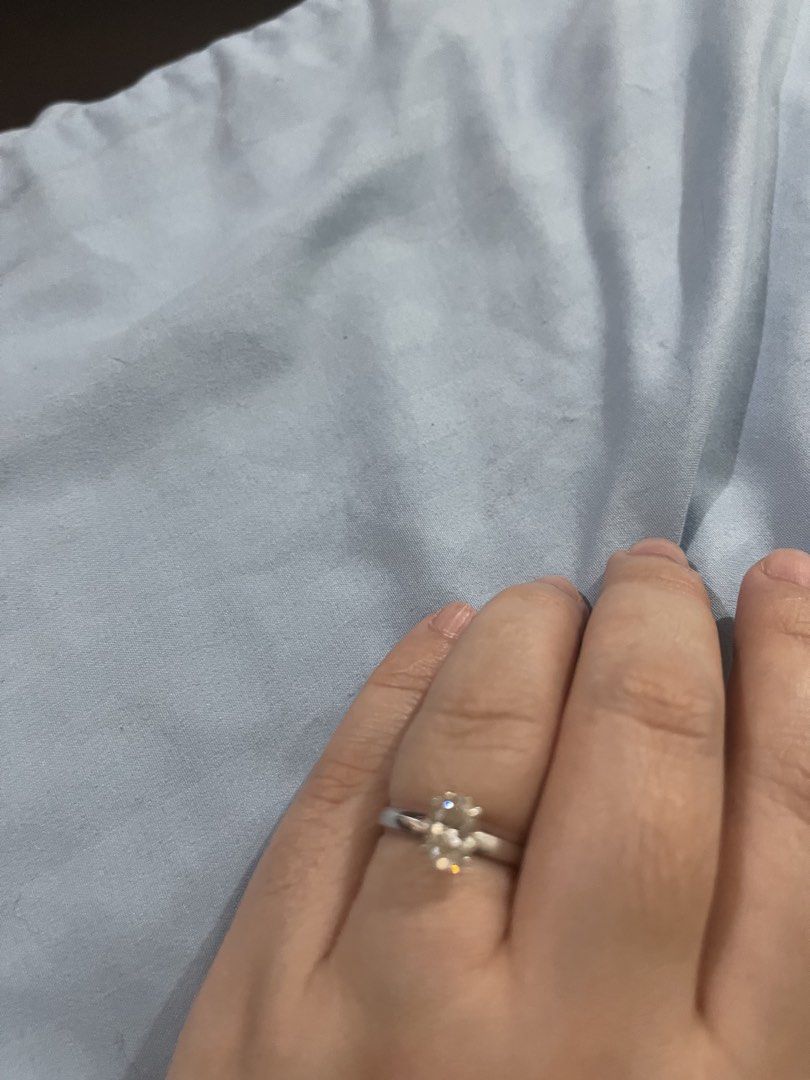 S925 WG Oval Lab grown Diamond Solitaire Ring (Category: Rings) located in Quezon City. Submitted by hellopatchi (Listing ID 1469852562, Image 2). Description: Size 7.5 with IGI certificate 1ct VS1 DEF.