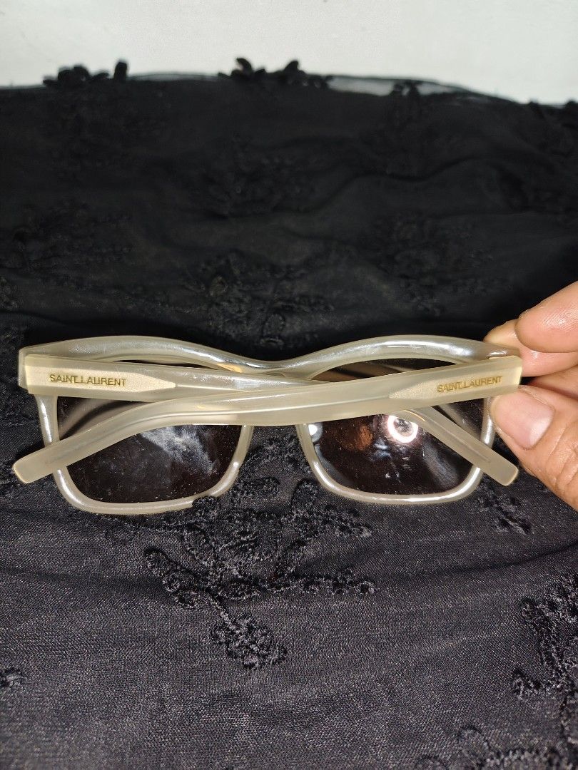 Saint laurent ivory square framed acetate sunglassea (Category: Sunglasses & Eyewear) located in Baguio. Submitted by taishuiha2026 (Listing ID 1470099671, Image 2). Description: .