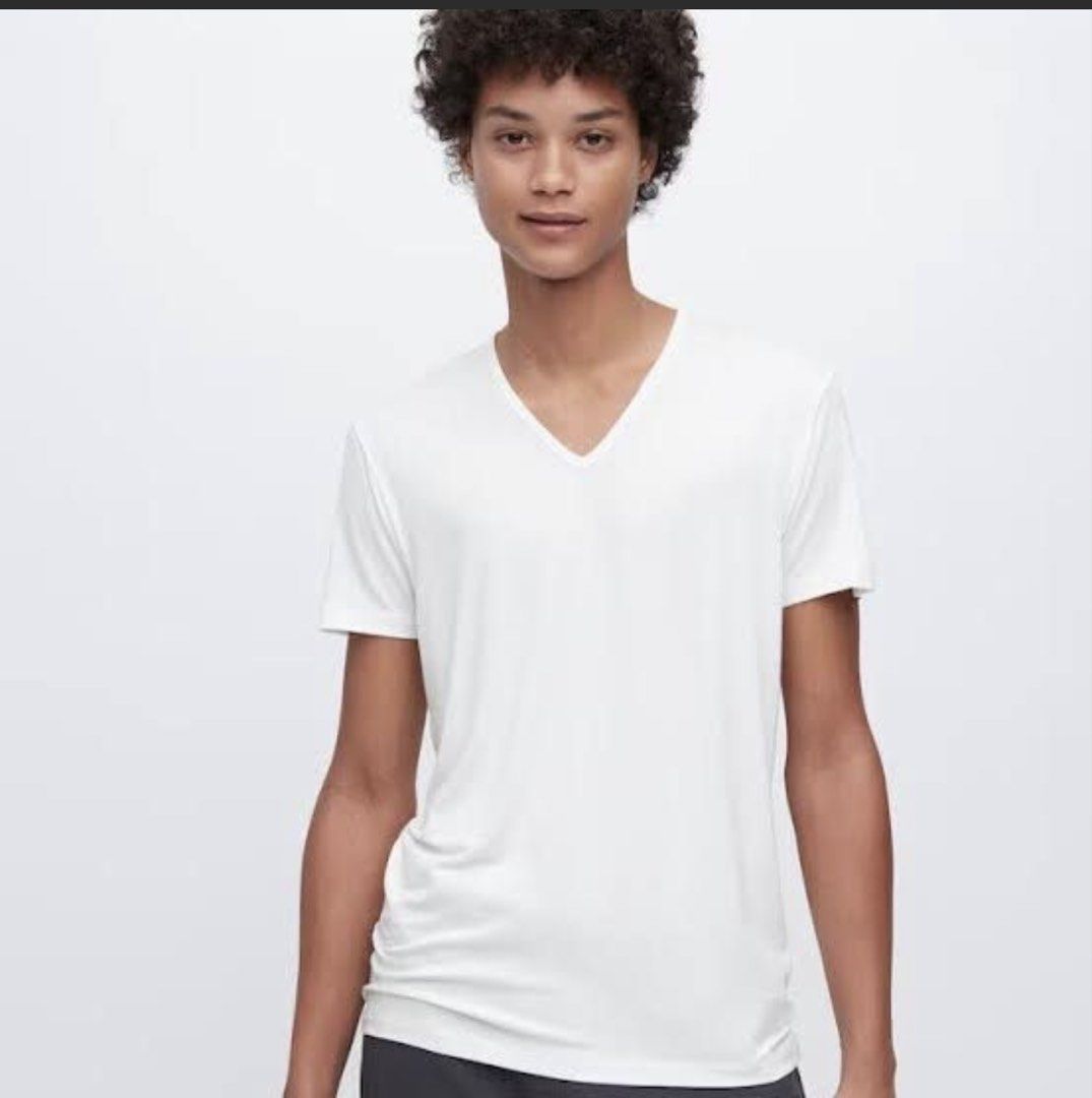SALE‼️UNIQLO heatech tshirt (Category: Tshirts & Polo Shirts ) located in San Jose del Monte. Submitted by senorita_wella (Listing ID 1469973575, Image 1). Description: .