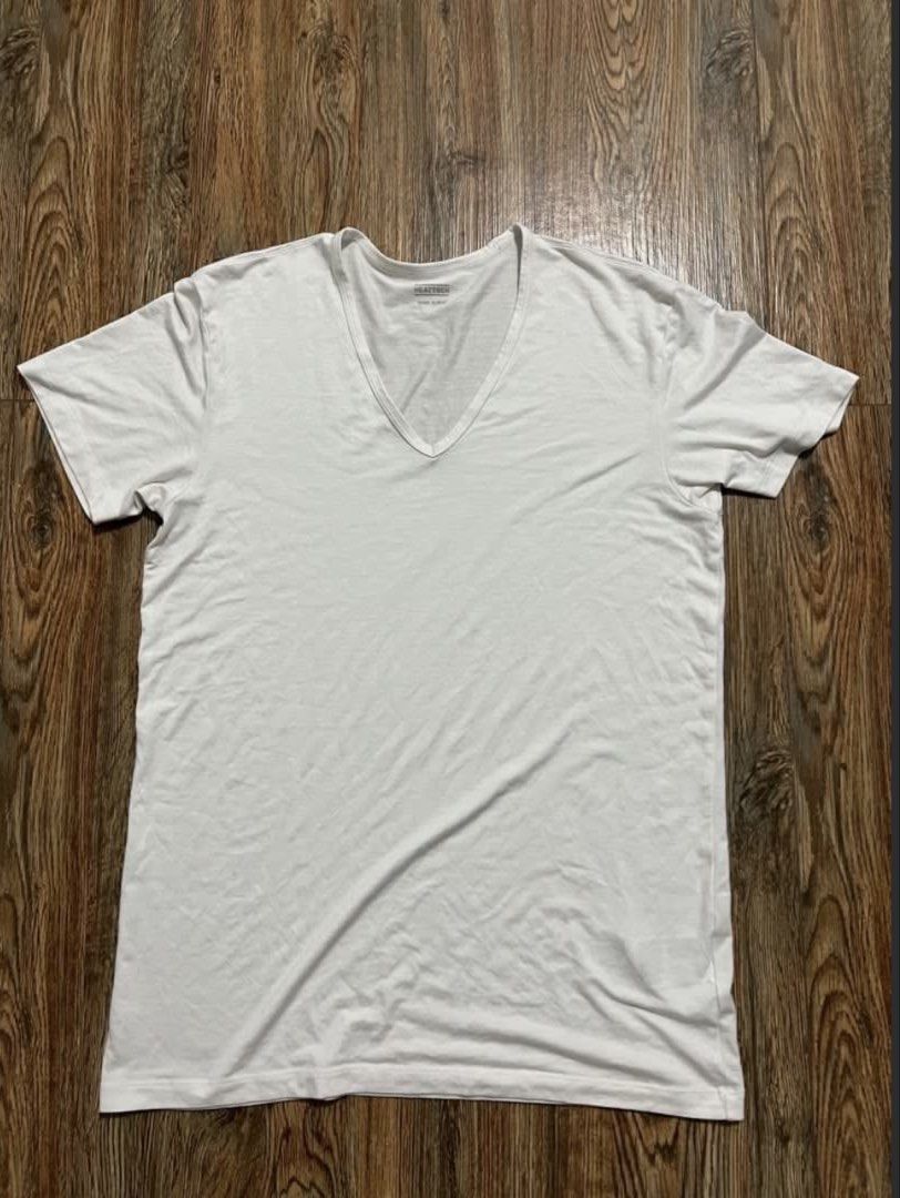 SALE‼️UNIQLO heatech tshirt (Category: Tshirts & Polo Shirts ) located in San Jose del Monte. Submitted by senorita_wella (Listing ID 1469973575, Image 2). Description: .