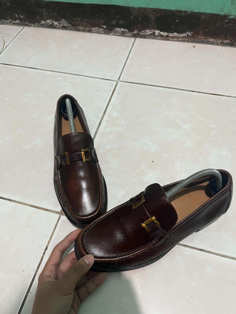 Salvatore Ferragamo (Category: Dress Shoes) located in Minglanilla. Submitted by voxpopulivoxdei1287 (Listing ID 1470034897, Image 1). Description: Salvatore Ferragamo Authentic 🔥 Coded🔥 Size 8.5 EE.